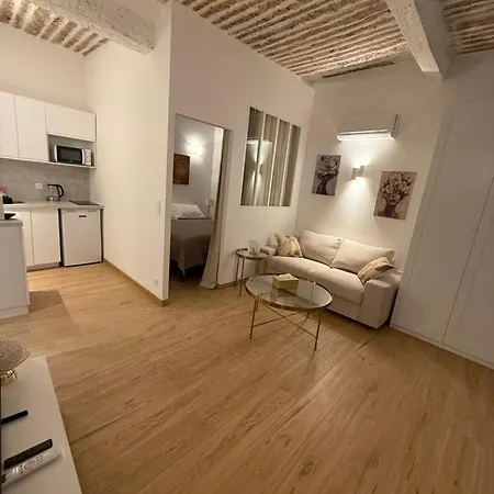Tres Grand Neuf 50 M Du Port Lovely Charrons 2 Saint-Tropez