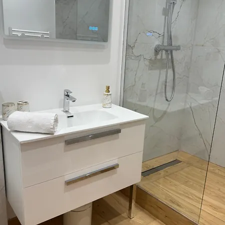 Apartment Tres Grand Neuf 50 M Du Port Lovely Charrons 2 Saint-Tropez